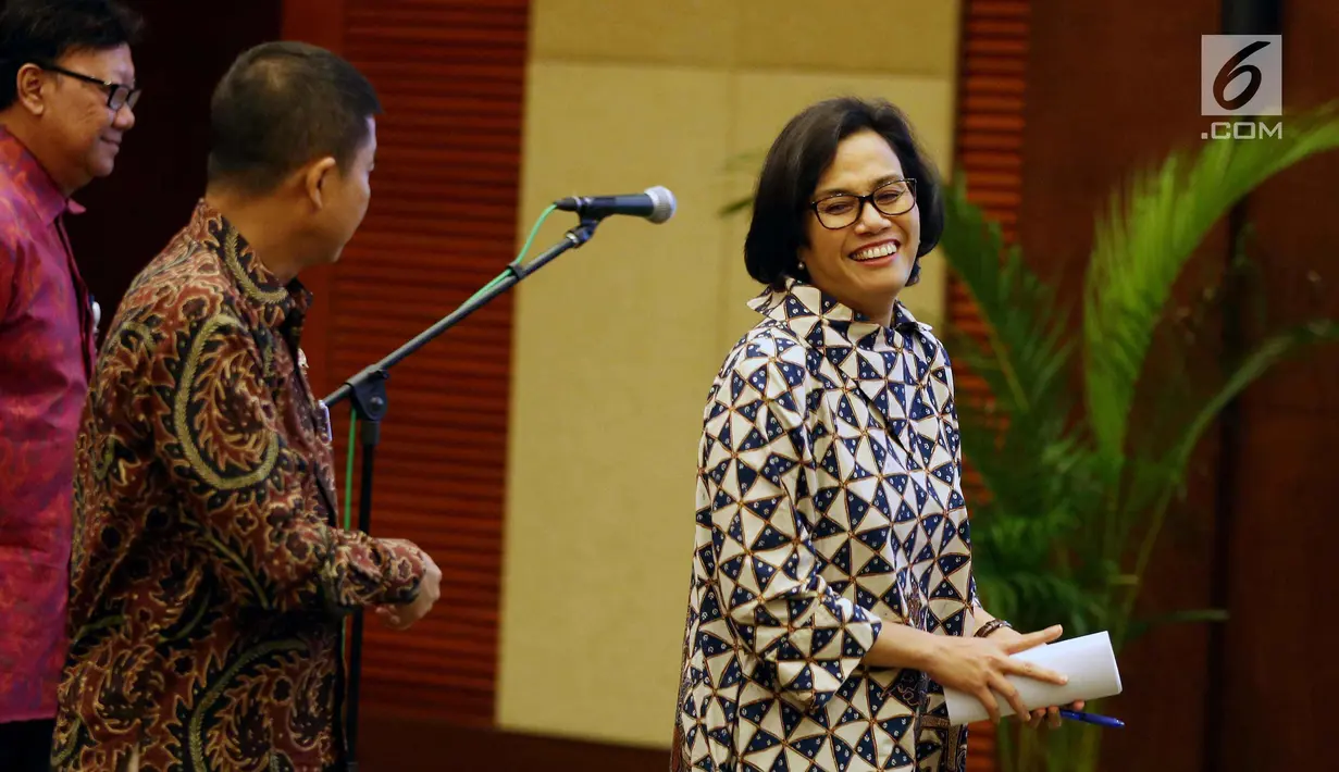 Menkeu Sri Mulyani menghadiri penandatangan perjanjian Pemerintah Pusat, Pemprov Papua, Pemkab Mimika dan PT Inalium tentang Pengambilan Saham Divestasi PT Freeport Indonesia di Kementrian Keuangan Jakarta, Jumat (12/2). (Liputan6.com/Johan Tallo)