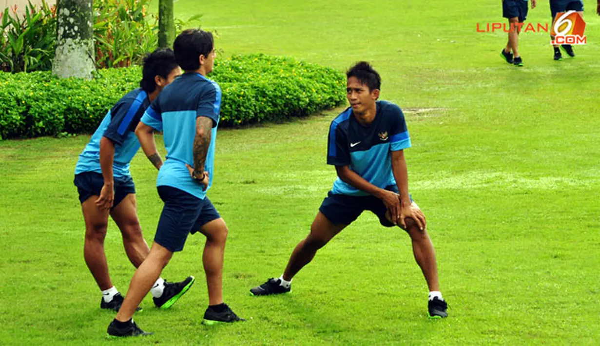 Latihan Timnas Indonesia rabu 28 November 2012 di Halaman Hotel Horses Golden Palace, Kuala Lumpur Malaysia, jelang laga Indonesia melawan Singapura nanti malam.
