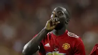 Selebrasi penyerang Manchester United, Romelu Lukaku setelah mencetak gol ke gawang Manchester City, pada laga International Champions Cup (ICC) 2017, di NRG Stadium, Houston, Texas, AS, Jumat (21/7/2017) pagi WIB. Manchester United unggul 2-0.  (AFP/Aaro
