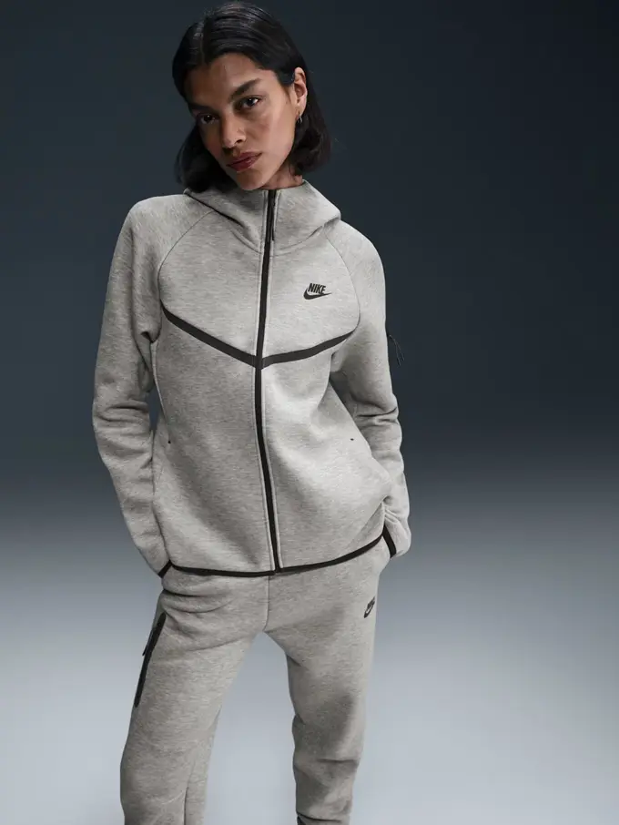 Nike Tech Fleece Presiden Venezuela Nicolás Maduro saat Ditangkap. Dok. NIKE