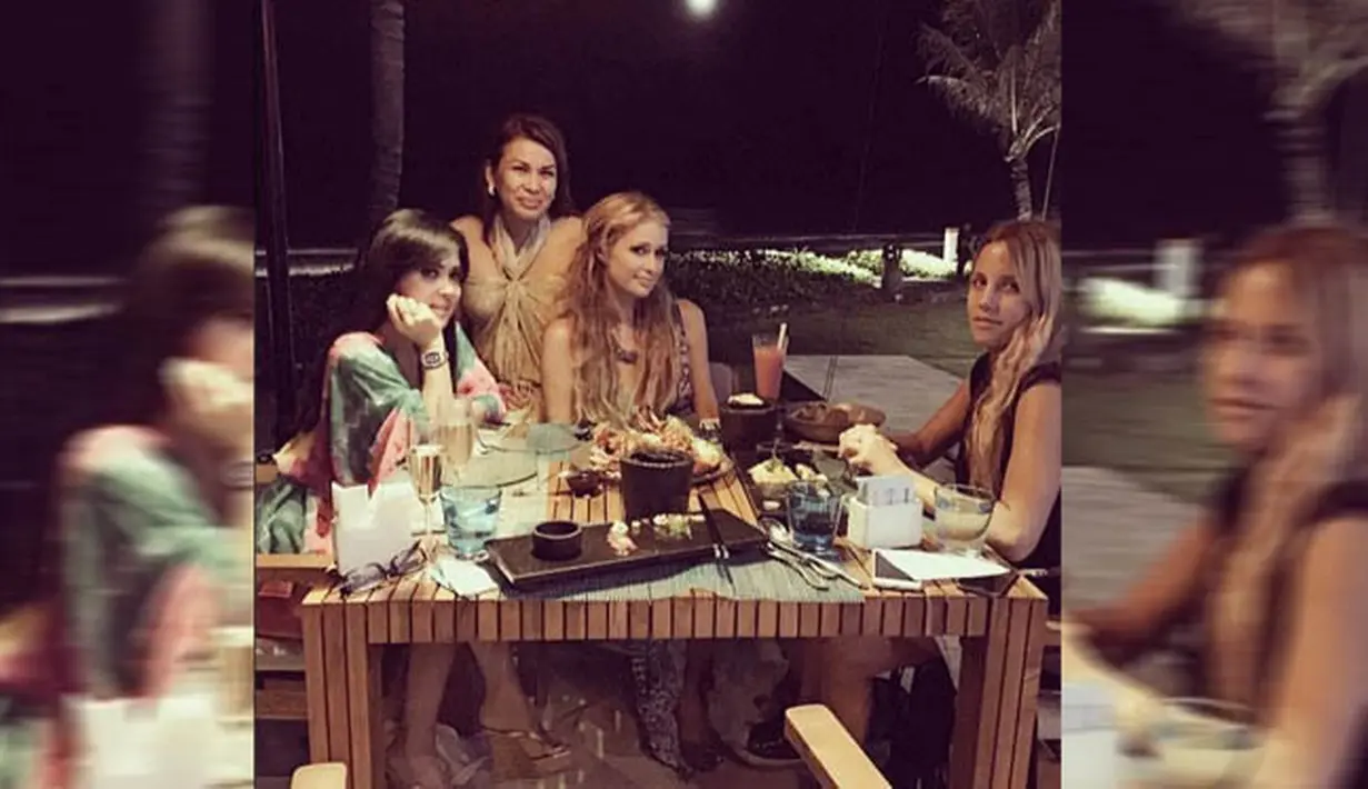 Penyanyi Syahrini memamerkan foto kedekatannya dengan bintang Hollywood Paris Hilton di Bali. (instagram.com/princessyahrini)