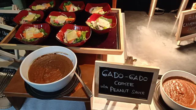 Perpaduan Street Food Lokal dan Keju Prancis yang Makin Diminati Gen Z