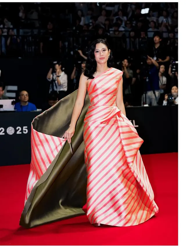 6 Gaya Dian Sastro dan Nicholas Saputra di Busan International Film Festival 2025
