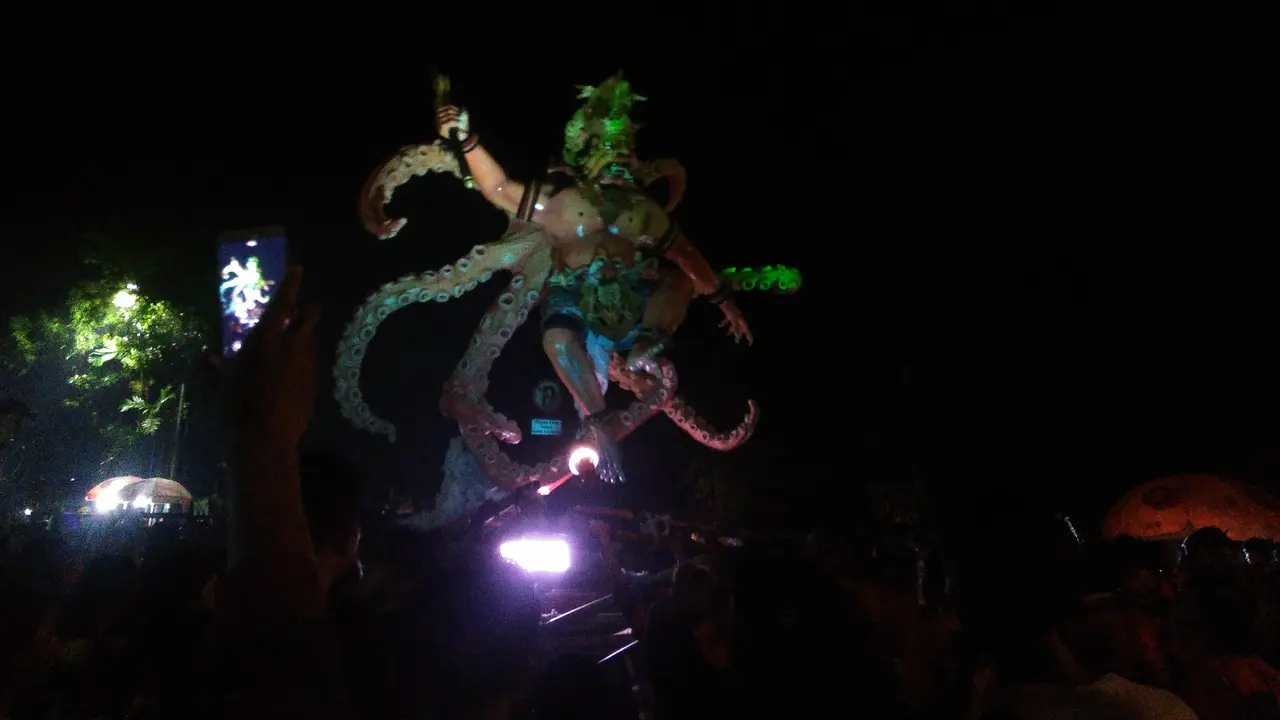 Pawai ogoh-ogoh di Denpasar