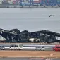 Insiden terjadi ketika pesawat tersebut menabrak pesawat penumpang Japan Airlines yang sedang mendarat di bandara Haneda, Tokyo. (Richard A. Brooks/AFP)