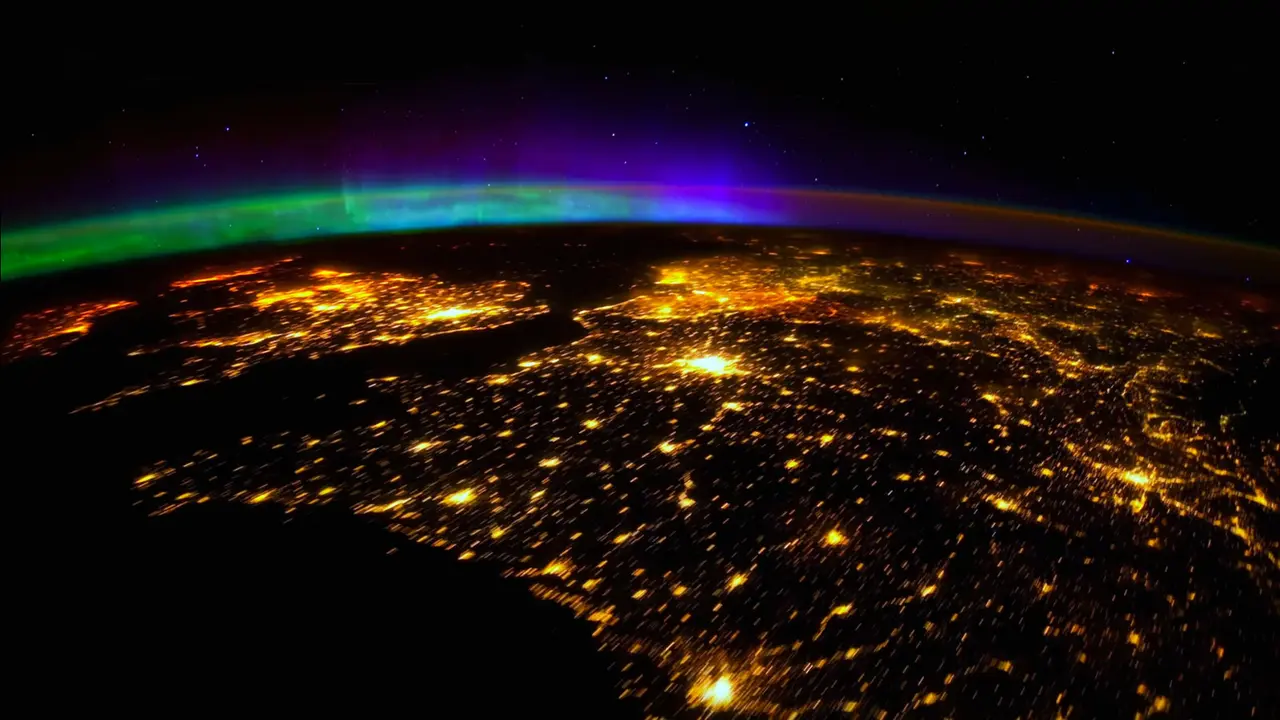 Aurora Borealis dari Angkasa Luar Dalam Ultra-High Definition 4K