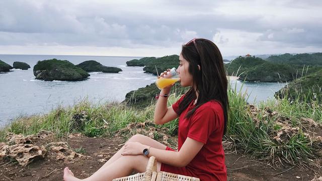 Tampil Makin Dewasa, Ini 5 Potret Fay Nabila Liburan di Pantai