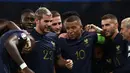 Selebrasi para pemain Timnas Prancis setelah Marcus Thuram mencetak gol kedua ke gawang Republik Irlandia pada laga Grup B Kualifikasi Euro 2024 di Parc des Princes Stadium, Paris, Jumat (8/9/2023) dini hari WIB. (AFP/Franck Fife)