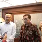 Menteri Koperasi dan UKM Teten Masduki dan Dubes Republik Indonesia untuk Konfederasi Swiss Muliaman Hadad. Dok: Tommy Kurnia/Liputan6.com
