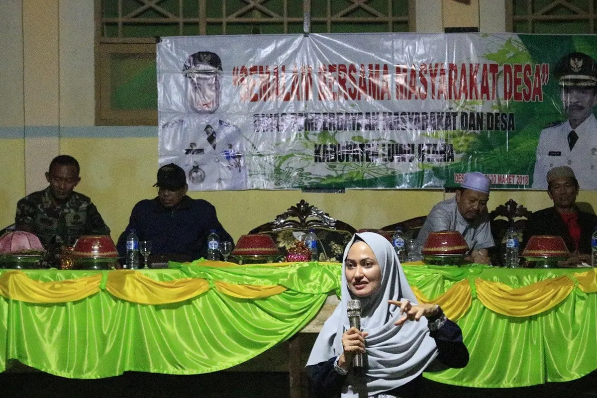 Program "Semalam di Desa Terpencil" Persembahan Bupati Cantik Kabupaten Lutra, Sulsel, Indah Putri Indriani (Liputan6.com/ Eka Hakim)