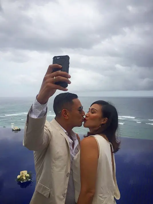 Tak lama setelah pertemuan tersebut, Sabria Kono dan Rio Febrian pun menjalin asmara. Walaupun beda keyakinan, namun keduanya tetap mantap untuk melanjutkan hubungannya ke jenjang pernikahan. (Foto: instagram.com/riofebrian25)