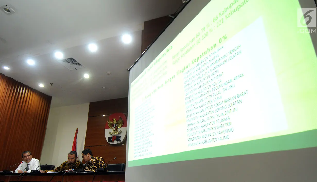 Deputi Pencegahan KPK, Pahala Nainggolan, Plt Direktur LHKPN KPK Kunto Ariawan dan jubir KPK Febri Diansyah memberi keterangan pers LHKPN 2018 terhadap para pejabat di gedung KPK Jakarta, Senin (14/01). (merdeka.com/Dwi Narwoko)