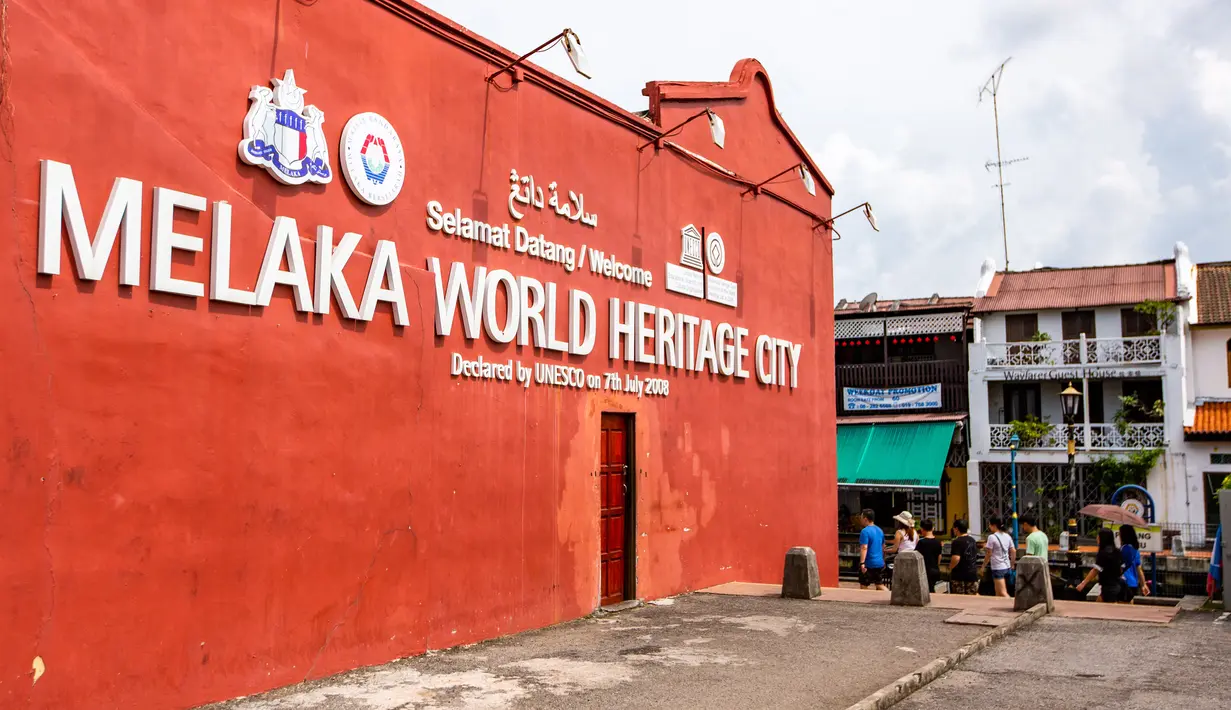 Wisatawan mengunjungi Melaka, Malaysia, 9 Juni 2018. Budayanya yang beragam masih menarik wisatawan dari seluruh dunia ke Melaka. (Xinhua/Zhu Wei)