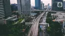 Pembangunan jalur kereta lintas rel terpadu (LRT) Jabodebek terlihat dari ketinggian di Jakarta, Selasa (7/1/2020). Jalur LRT yang ditargetkan selesai pada 2021 itu perkembangan pembangunannya saat ini mencapai sekitar 67,73 persen (data pertengahan Desember 2019). (Liputan6.com/Faizal Fanani)