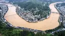 Dilaporkan enam orang tewas akibat banjir yang menggenangi provinsi Guizhou, barat daya China, Kamis (26/6/2025). Tampak dalam foto pemandangan udara gedung-gedung dan jalan-jalan yang terendam banjir di Congjiang, provinsi Guizhou barat daya China pada 25 Juni 2025. (AFP/China OUT)