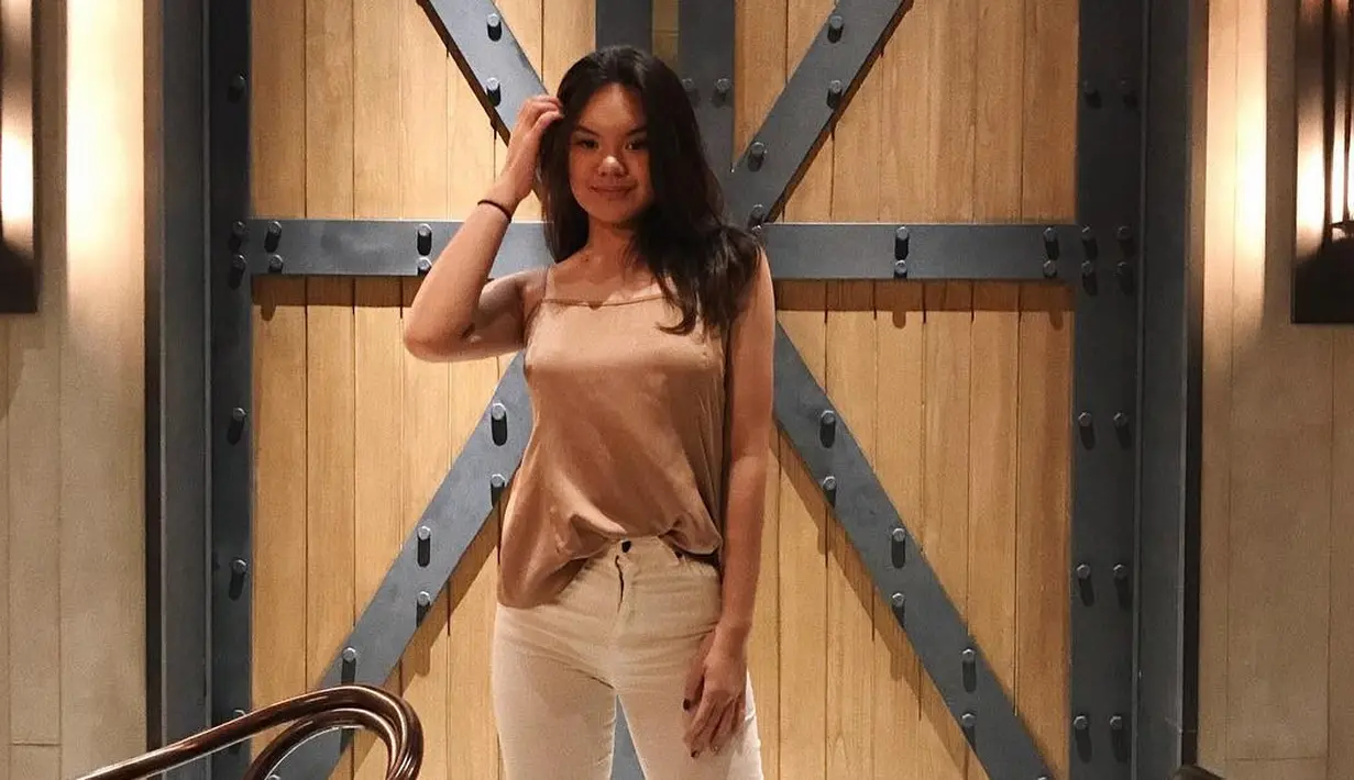 Shafa Harris, sama seperti gadis remaja pada umumnya yang selalu memerhatikan penampilan. Ia juga mengoleksi item fashion yang kekinian yang pastinya sangat mendukung penampilannya sehari-hari. (Instagram/shafaharris)