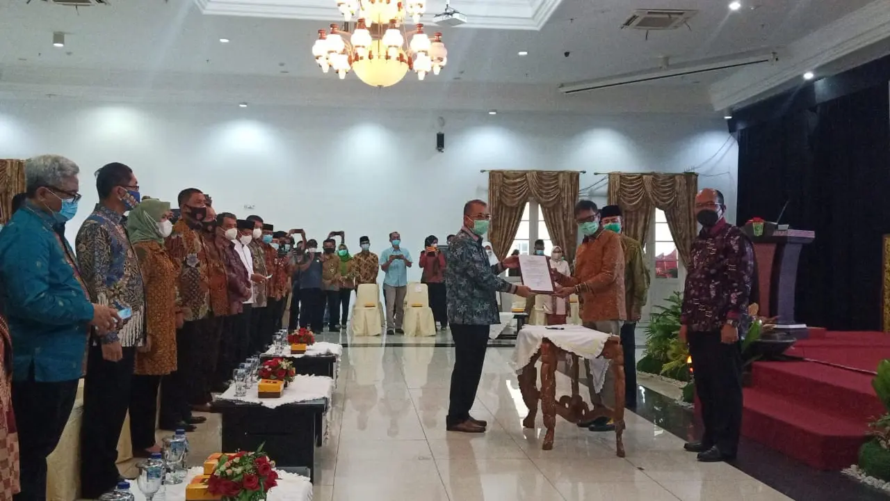 Serah terima jabatan Gubernur Sumbar kepada sekdaprov sebagai Plh. (Liputan6.com/ Novia Harlina)