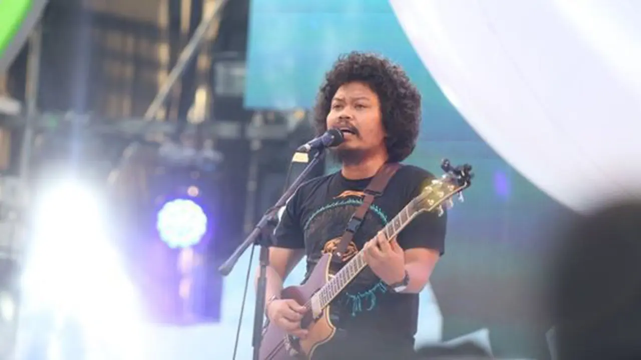 Lagu Akad dari Payung Teduh sedang jadi hits favorit/copyright: KapanLagi.com