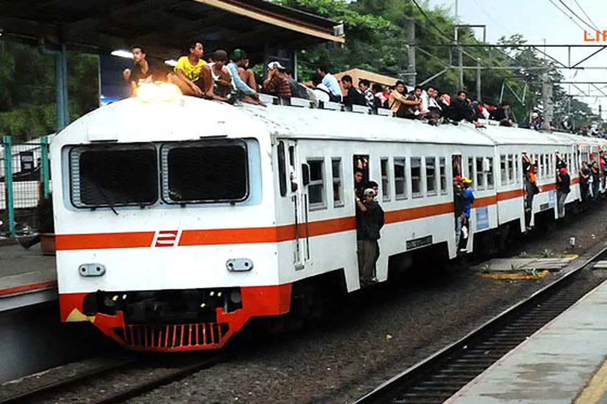 kereta-seributigastasiun-130523b.jpg