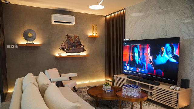 Perangkat home appliances dan televisi yang ditawarkan di Samsung Experience Store Pondok Indah Golf