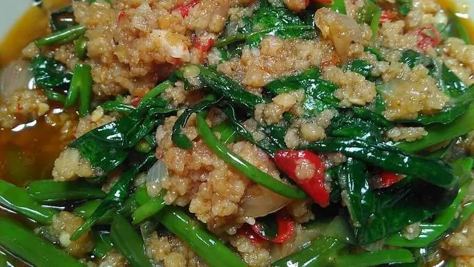 Tumis kangkung oncom