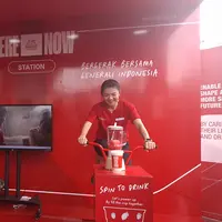 President Director & CEO Generali Indonesia Rebecca Tan (kanan) dan Head of Corporate Communications Generali Windra Krismansyah (kiri)  (Wina Afriyani Atika Putri/Fimela.com)