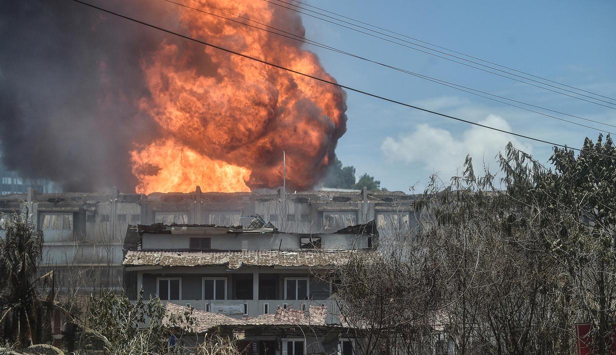 Kebakaran diduga berasal dari kebocoran pada pipa sepanjang 500 meter di kota Puchong. (Arif Kartono/AFP)