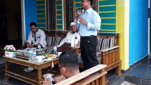 Cawagub Sulsel, Andi Sudirman Sulaiman kampanye dialogis dengan masyarakat (Liputan6.com/ Eka Hakim)