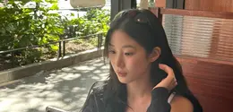 Kazuha LE SSERAFIM dengan outfit sporty. (instagram.com/zuhazana)