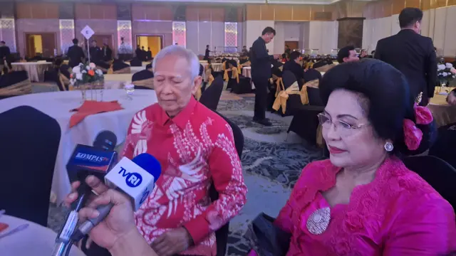 Putra sulung Presiden pertama RI Soekarno, Guntur Soekarnoputra saat menggelar peluncuran bukunya berjudul 'Sangsaka Melilit Perut Megawati' di Grand Sahid Jaya Hotel Jakarta, Minggu (3/11/2024).