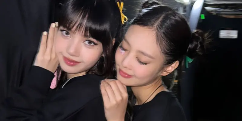 Lisa dan Jennie Blackpink.  (Foto: Instagram/ lalalalisa_m)