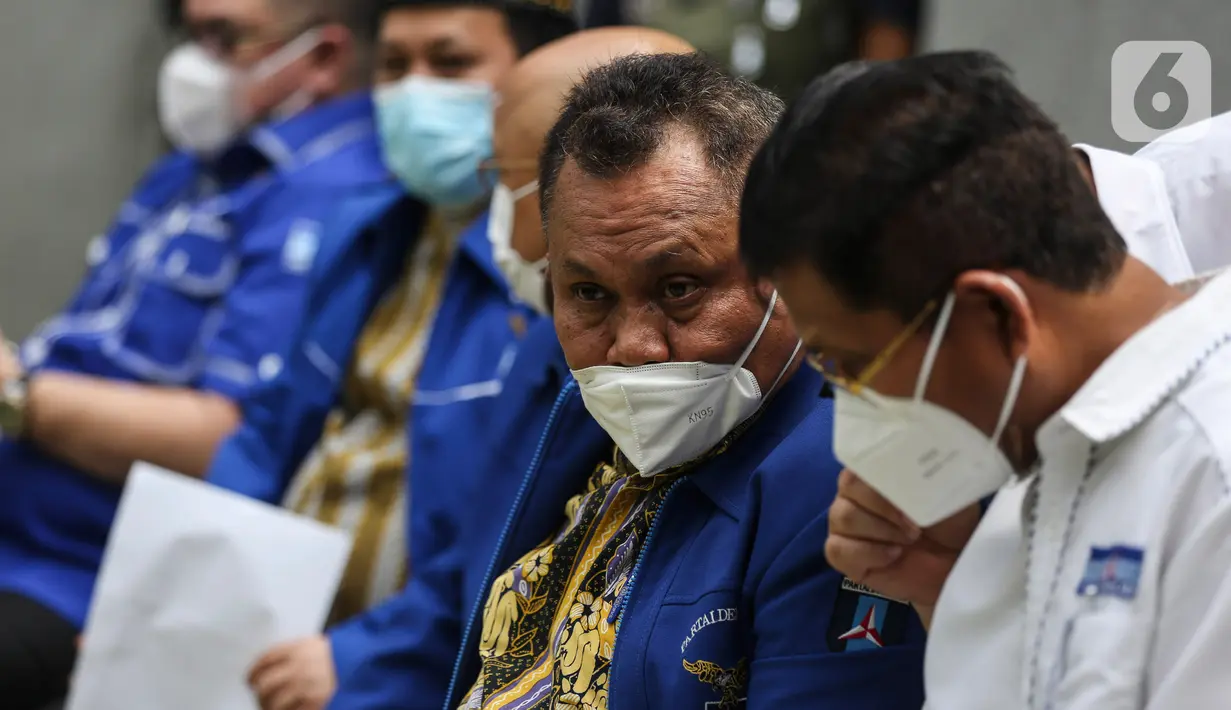 Sekjen Partai Demokrat versi KLB Jhonny Allen saat jumpa pers terkait urgensi KLB Sibolangit di Jakarta, Kamis (11/3/2021). Dalam keterangannya Jhonny mengatakan pengurus versi KLB akan melaporkan AHY ke kepolisian atas dugaan pemalsuan mukadimah AD/ART partai. (Liputan6.com/Johan Tallo)