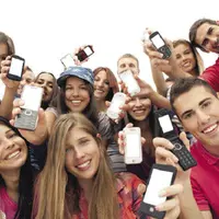 Handphone yang tahan air disebut menjadi idola baru generasi milenial. (via. IAB Community)