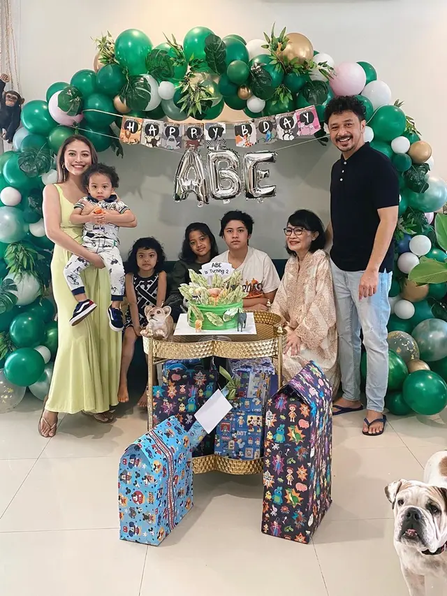 Sosok Family Man, Ini 6 Momen Manis Giring Ganesha dan Keluarga