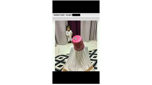 Tingkah Usil Anak Saat Orang tua Salat Bikin Elus Dada, Mau Marah Tapi Enggak Bisa
