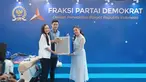 Beby Tsabina mendampingi suami di acara Hari Apresiasi Fraksi Partai Demokrat Masa Bakti 2019-2024 yang berlangsung pada hari Minggu (29/9/2024). Pada hari spesial tersebut, Beby dan Rizki menang mendapatkan undian doorprize penyaring debu gratis. (Liputan6.com/IG/@riznatakusumah)