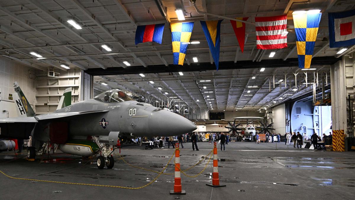 Kapal Induk Bertenaga Nuklir AS Bersandar di Korea Selatan