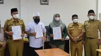 Wako Bengkulu Helmi Hasan usai menandatangani usulan 3 varietas lokal di Bengkulu (Dok. Media Center Kota Bengkulu / Liputan6.com)