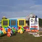 Papan hitung mundur atau countdown Asian Games 2018 di depan kompleks Jakabaring, Palembang, Jumat (18/8/2017). (Bola.com/Yus Mei Sawitri)