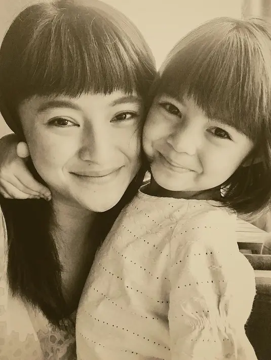 Kebersamaan Marshanda, Ben Kasyafani, Nesyana, dan Sienna membuat banyak pihak senang. Lantaran mereka lebih mengutamakan kebahagiaan Sienna. (Foto: instagram.com/marshanda99)