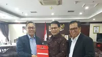 Ahmad Basarah bertemu Ketua MPR Zulkifli Hasan. (Liputan6.com/Putu Merta Surya Putra)
