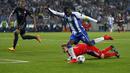 Jackson Martinez mencetak gol ketiga ke gawang Bayern Muenchen  (REUTERS/Miguel Vidal)