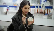 Maudy Ayunda Ungkap Potensi Tamanu, Bahan Aktif Skincare Lokal untuk Atasi Jerawat