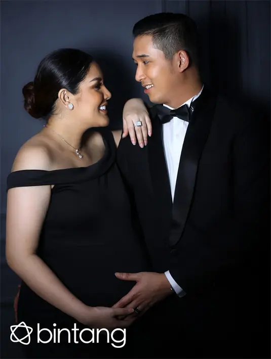 Saat menjalani proses operasi, sang suami yang berprofesi sebagai pengusaha itu setia mendampingi. Saat ini, Nindy sedang masa pemulihan. (Nurwahyunan/Bintang.com)