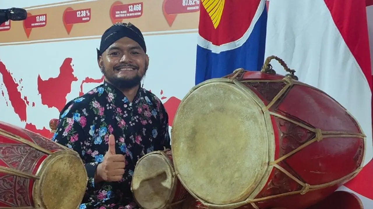 Giovanni Asmo adalah bagian dari diaspora Indonesia di Suriname. Pria usia 36 tahun ini mahir bermain gamelan.