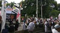 Massa Demo di Sidang Ke-10 Ahok
