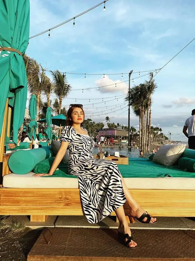 6 Potret Teuku Rafly dan Istri Liburan Berdua di Bali, Mesra Bak ABG Pacaran
