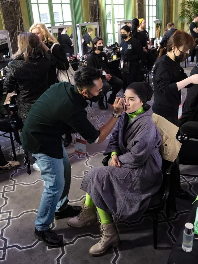 Hadiri Paris Fashion Show 2022, Ini 6 Potret Shandy Purnamasari di Prancis