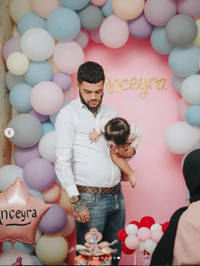 Jadi Ayah Dua Anak, Ini 6 Potret Diego Michiels saat Momong Buah Hati