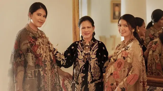 6 Gaya Pemotretan Iriana Jokowi, Kahiyang dan Selvi Ananda, Anggun dan Memesona